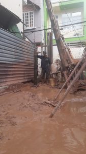công đoạn thả ống đổ bê tông cọc khoan nhồi